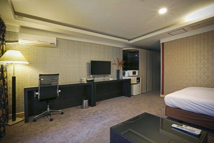 Imagen de la habitación del Hotel Metro Tourist. Foto 26