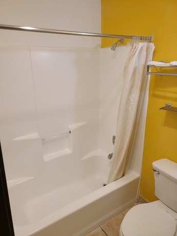 Imagen de la habitación del Hotel MetroParc 'nSuites. Foto 4