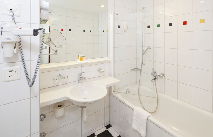 Imagen de la habitación del Hotel Metropol Basel. Foto 5