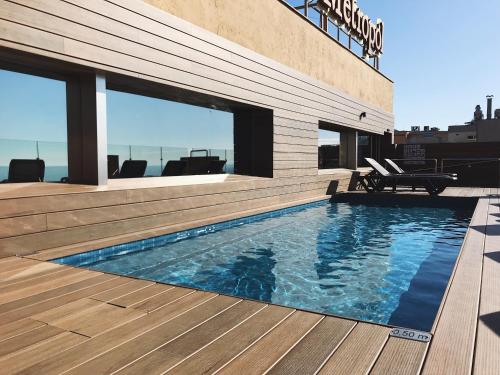 Imagen de la piscina del Hotel Metropol, Lloret de Mar. Foto 9