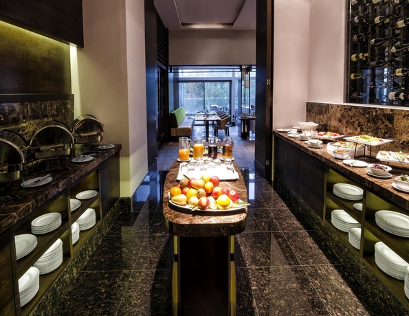 Imagen del bar/restaurante del Hotel Metropol Palace Belgrade. Foto 2