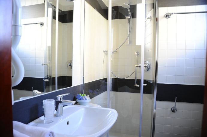 Imagen de la habitación del Hotel Metropol, Senigallia. Foto 10