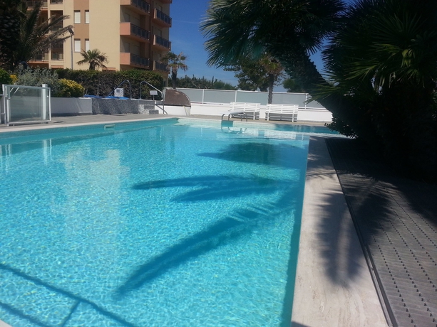 Imagen de la piscina del Hotel Metropol, Senigallia. Foto 16