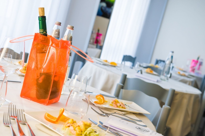 Imagen del bar/restaurante del Hotel Metropol, Senigallia. Foto 9