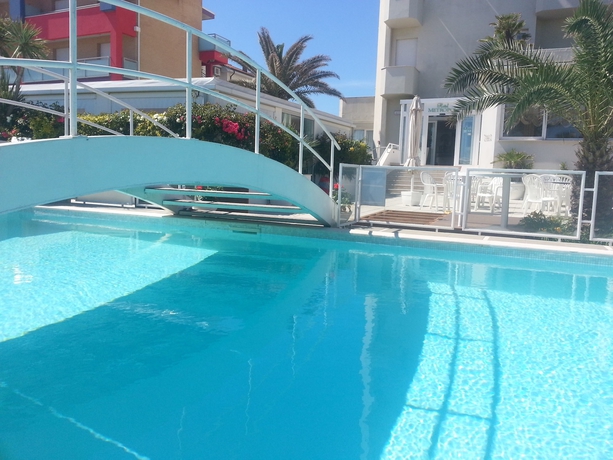 Imagen de la piscina del Hotel Metropol, Senigallia. Foto 17