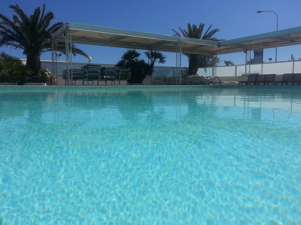 Imagen de la piscina del Hotel Metropol, Senigallia. Foto 19
