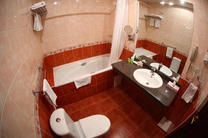 Imagen de la habitación del Hotel Metropol Yerevan. Foto 11