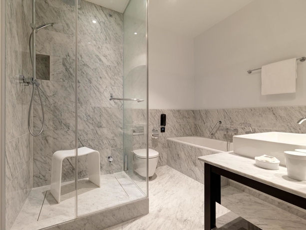 Imagen de la habitación del Hotel Metropole Geneve. Foto 9