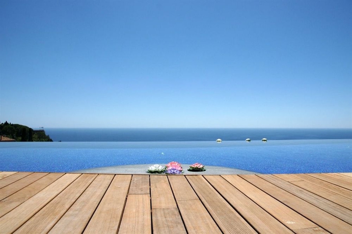 Imagen de la piscina del Hotel Metropole Maison D'hotes. Foto 16