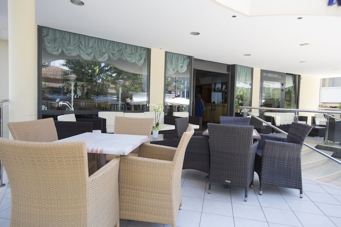 Imagen de los exteriores del Hotel Metropole, Rimini. Foto 14