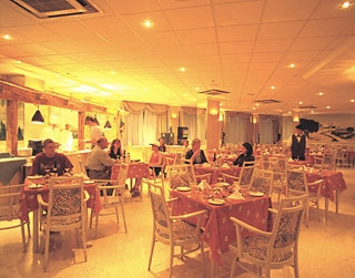 Imagen del bar/restaurante del Hotel Metropole, Sliema. Foto 2