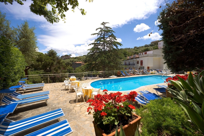 Imagen de la piscina del Hotel Metropole, Sorrento. Foto 13