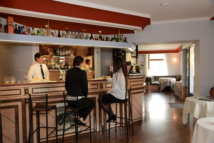 Imagen del bar/restaurante del Hotel Metropole Suisse. Foto 2