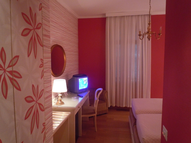 Imagen de la habitación del Hotel Metropole Suisse. Foto 13