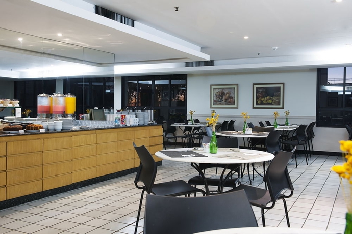 Imagen del bar/restaurante del Hotel Metropolitan By Atlantica. Foto 3