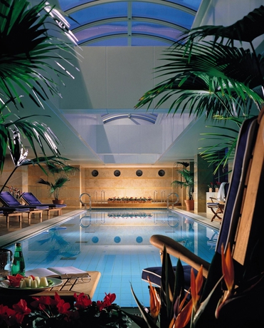 Imagen de la piscina del Hotel Metropolitan Premier Taipei. Foto 16