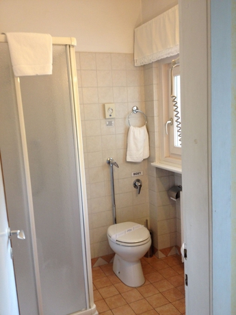 Imagen de la habitación del Hotel Meublé Villa Neve. Foto 9