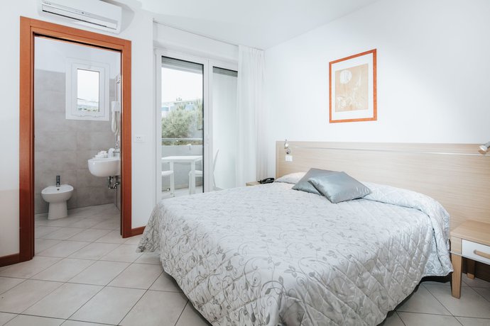 Imagen de la habitación del Hotel Meubl&eacute; Zenith. Foto 10