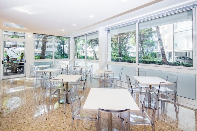 Imagen de los interiores del Hotel Meubl&eacute; Zenith. Foto 19