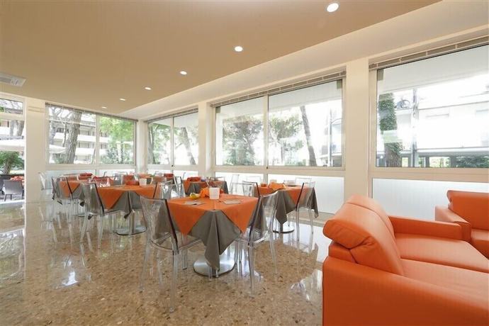 Imagen del bar/restaurante del Hotel Meubl&eacute; Zenith. Foto 4