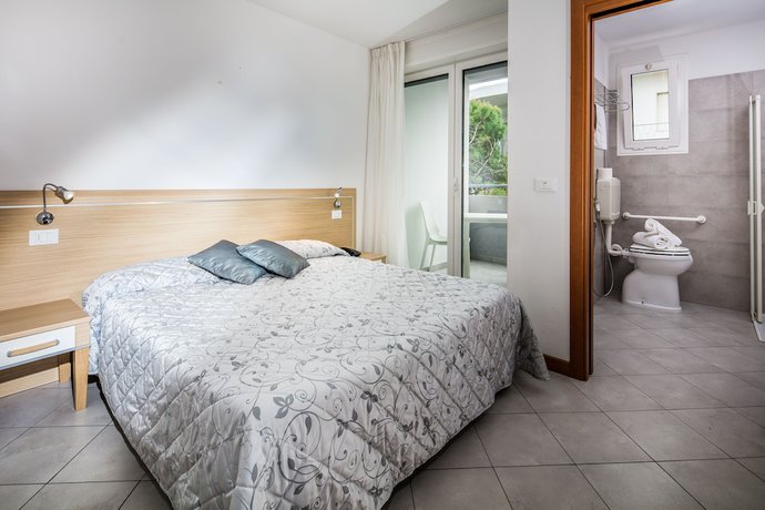 Imagen de la habitación del Hotel Meubl&eacute; Zenith. Foto 12