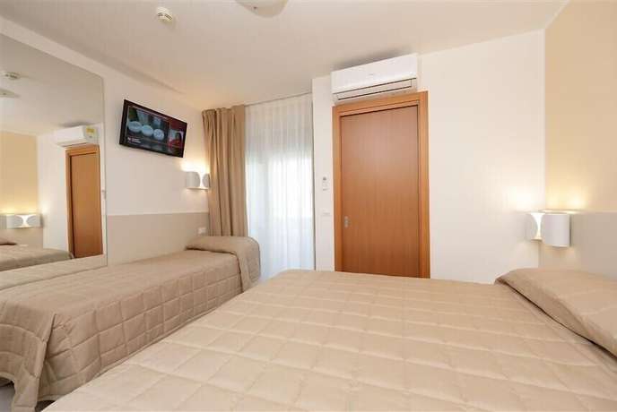Imagen de la habitación del Hotel Meubl&eacute; Zenith. Foto 17