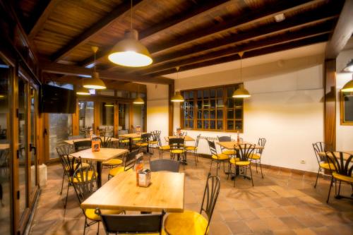 Imagen del bar/restaurante del Hotel Meve. Foto 6