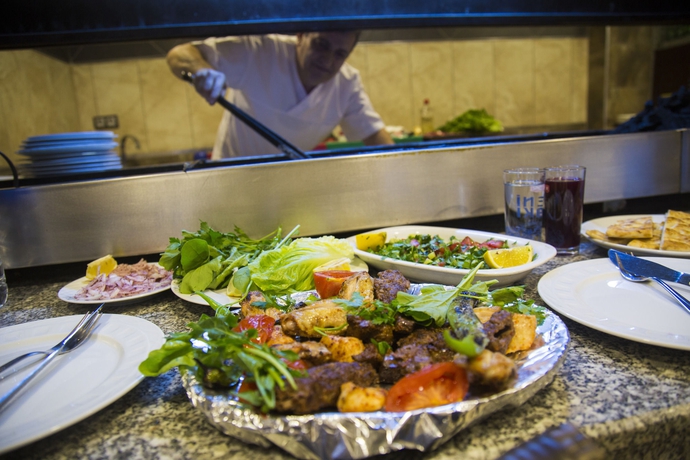 Imagen del bar/restaurante del Hotel Mevre. Foto 5