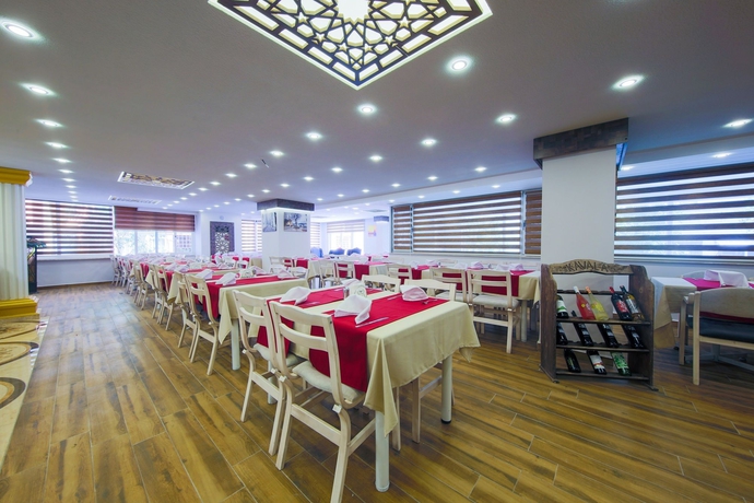 Imagen del bar/restaurante del Hotel Mevre. Foto 6