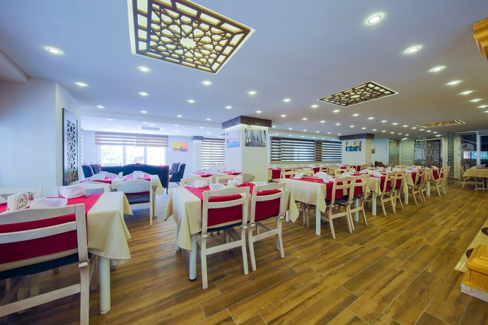 Imagen del bar/restaurante del Hotel Mevre. Foto 7