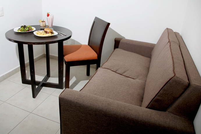 Imagen de los interiores del Hotel Mexico Inn Express Salamanca. Foto 11