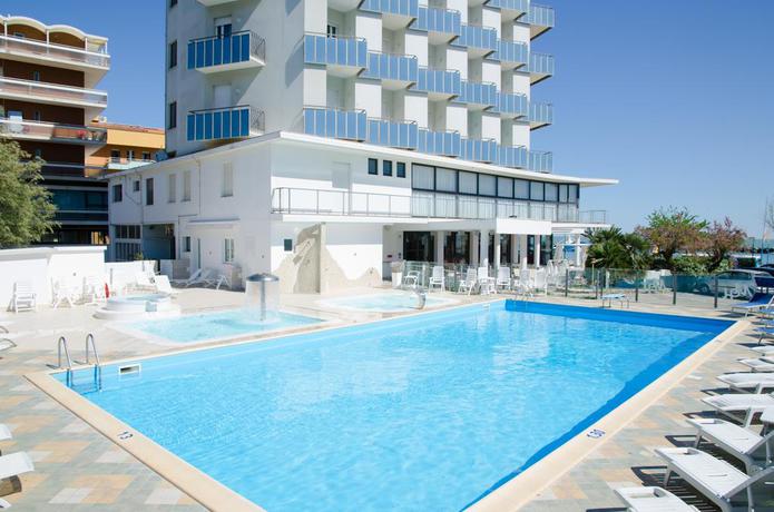 Imagen de la piscina del Hotel Mexico, Rimini. Foto 12