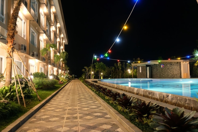 Imagen de la piscina del Hotel Mexolie Kebumen. Foto 18