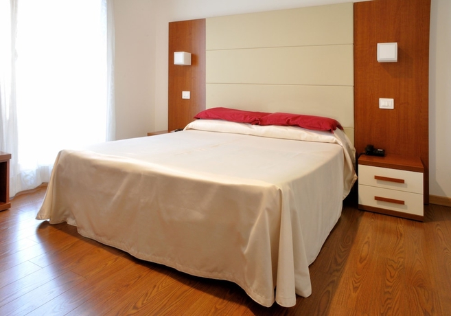 Imagen de la habitación del Hotel Mezzaluna. Foto 4