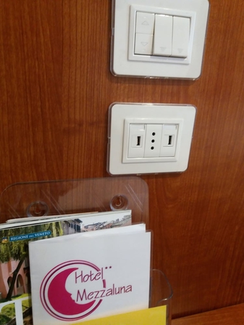 Imagen de la habitación del Hotel Mezzaluna. Foto 9