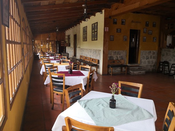 Imagen del bar/restaurante del Hotel Mezzanine. Foto 5