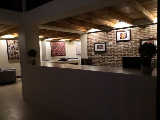 Imagen de los interiores del Hotel Mezzanine. Foto 16