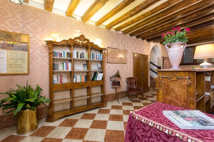 Imagen de los interiores del Hotel Mezzo Pozzo. Foto 19