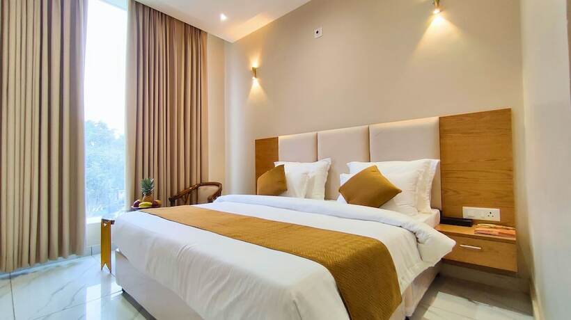 Imagen de la habitación del Hotel Mgr Moradabad. Foto 22