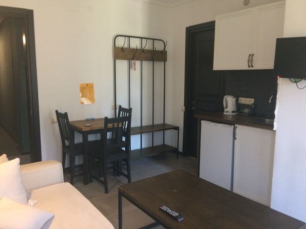 Imagen de la habitación del Hotel Mgzavrebi Gonio Aparthotel. Foto 3
