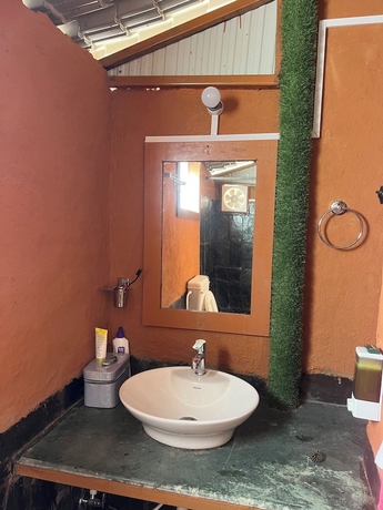 Imagen de la habitación del Hotel Mhara Himachal. Foto 12