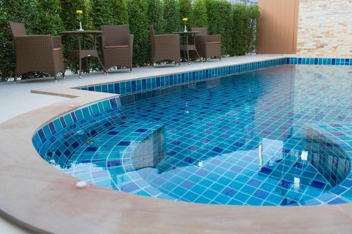 Imagen de la piscina del Hotel MhonSa Hotel. Foto 8