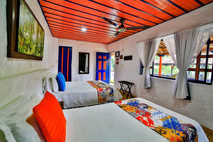 Imagen de la habitación del Hotel Mi Monaco. Foto 4