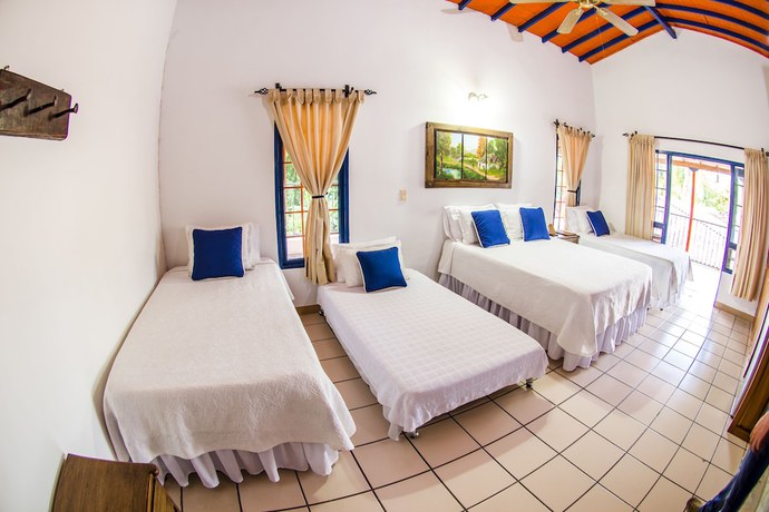 Imagen de la habitación del Hotel Mi Monaco. Foto 10