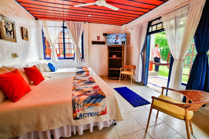 Imagen de la habitación del Hotel Mi Monaco. Foto 13