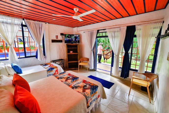 Imagen de la habitación del Hotel Mi Monaco. Foto 17