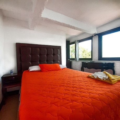 Imagen de la habitación del Hotel Mi Para&iacute;so R&iacute;o Dulce. Foto 2