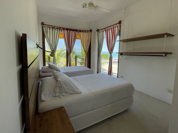 Imagen de la habitación del Hotel Mi Playa Beach front Isabella. Foto 11