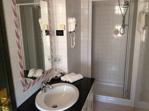 Imagen de la habitación del Hotel Mia Numana. Foto 9