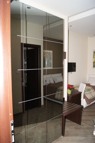 Imagen de los interiores del Hotel Mia Suites. Foto 12
